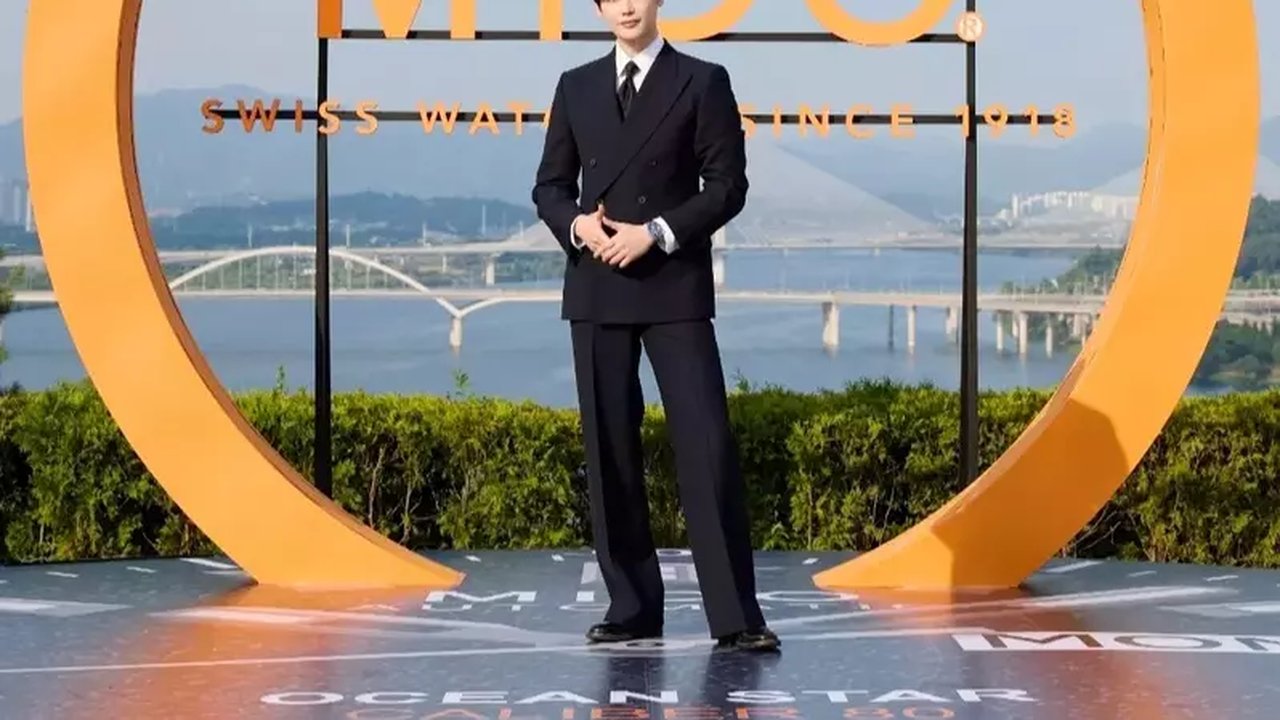 Lee Jong Suk Diumumkan Jadi Duta Asia Untuk Jam Selam Mido Ocean Star 200