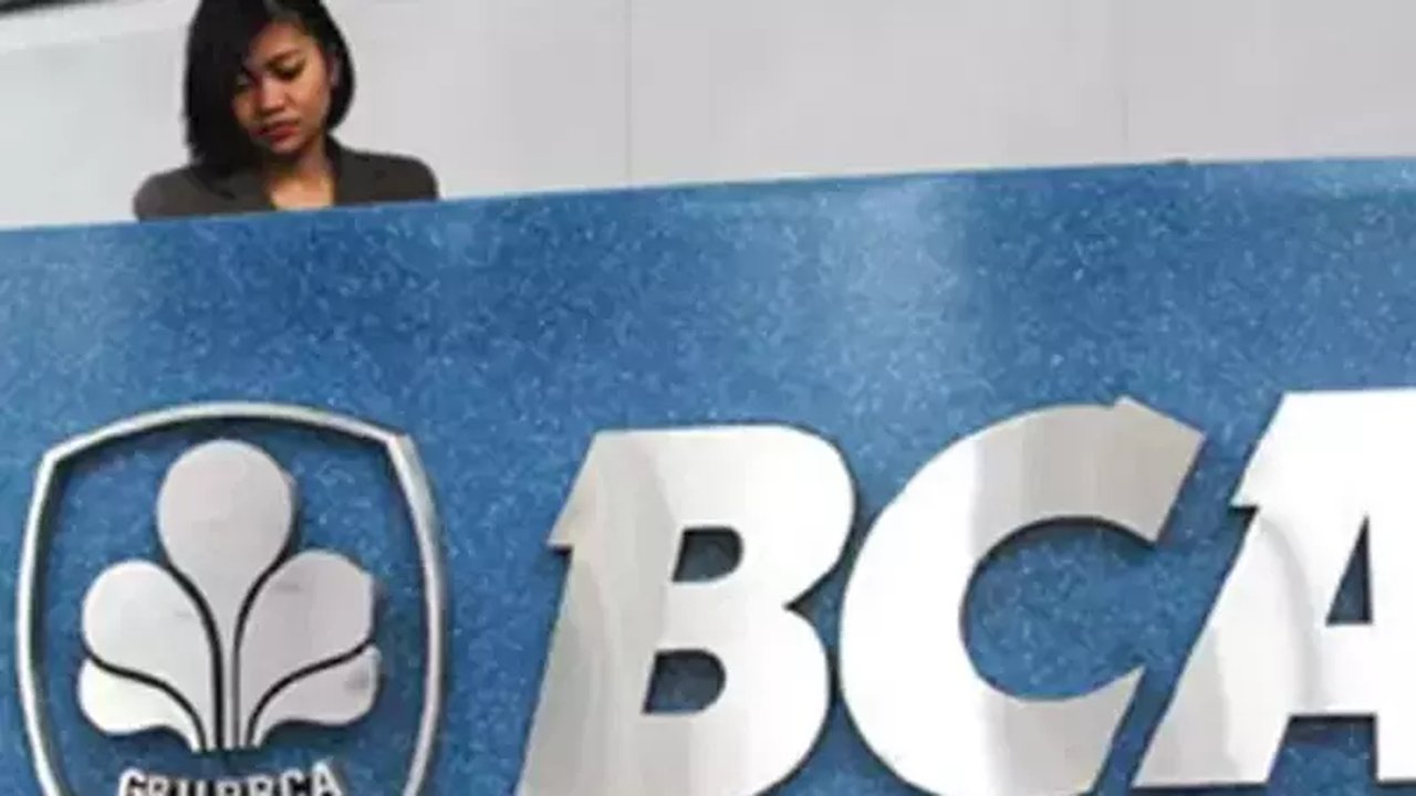 Tarik-Ulur Saham BBCA: Anjlok Sesi I, Aksi Serok Berganti Jual