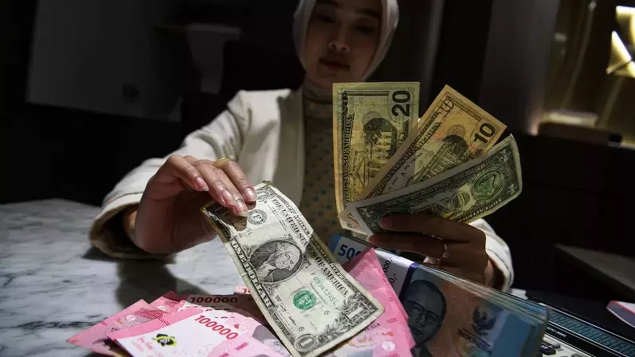 Kurs Dolar AS di BCA, Mandiri, BRI, BNI Hari Ini: Rupiah Melemah ke Rp17.888