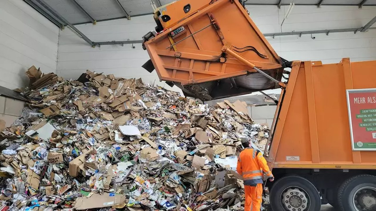 Menteri Lingkungan Hidup Pastikan Masalah Sampah Harus Tuntas Dalam Dua Tahun
